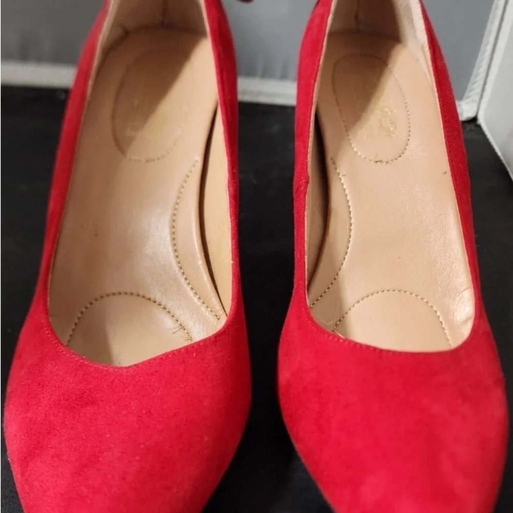 COACH Red Suede 3” Pumps Size 7
Tie-Up Lace Back Side of Heel Silver Finishings - Picture 14 of 14